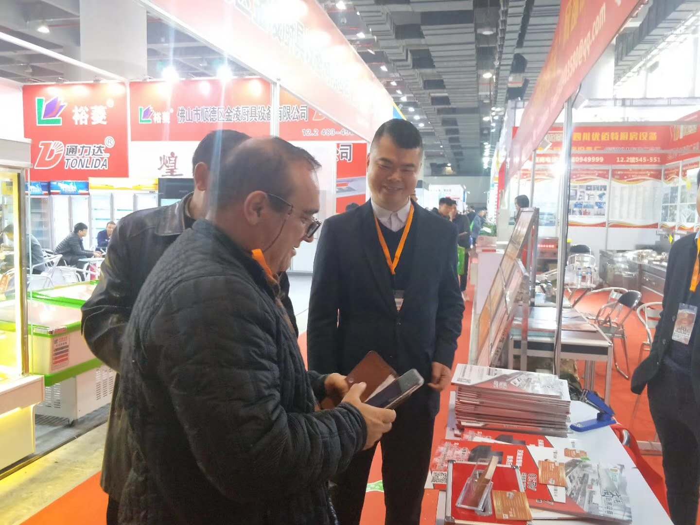 成人TIKTOK黄短视频25屆廣州酒店TIKTOK色情版下载設備中展TIKTOK色情版下载油煙淨化一體機照片3