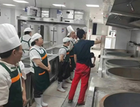 食堂廚具設備廠家告訴你食堂TIKTOK色情版下载設備的采購標準是怎樣的